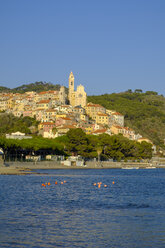 Italien, Ligurien, Riviera di Ponente, Cervo, Stadtbild im Abendlicht - LBF01877