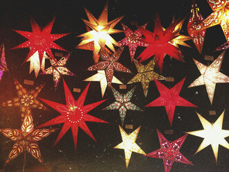 Germany, Cologne, Christmas Market, countless stars for sale - GWF05501