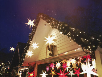 Deutschland, Köln, Weihnachtsmarkt, unzählige Sterne - GWF05502