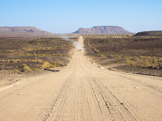 Afrika, Namibia, Schotterstraße, C12 Straße - RJF00739