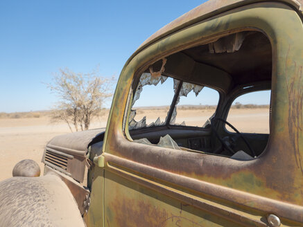 Afrika, Namibia, Oldtimer Wrack - RJF00744