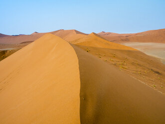 Afrika, Namibia, Namib-Wüste, Naukluft-Nationalpark, Sossusvlei, Düne 45 - RJF00769