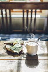 Frühstück auf dem Tisch - FOLF06745