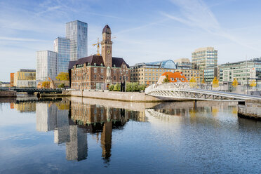 Brücke und Hauptbahnhof am Fluss in Malmö - FOLF06768