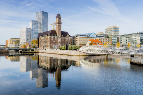 Brücke und Hauptbahnhof am Fluss in Malmö - FOLF06768