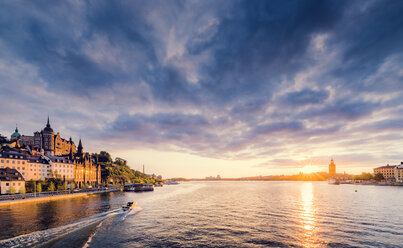 Wasserfront bei Sonnenuntergang - FOLF06772