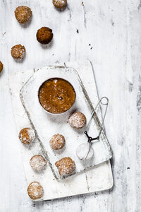 Donut-Löcher mit Karamellsauce - SBDF03499