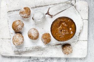 Donut-Löcher mit Karamellsauce - SBDF03502