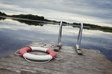 Life belt on jetty - FOLF07087