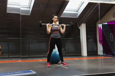 Young woman exercising at gym - FOLF07096