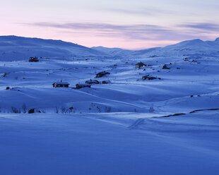 Winterlandschaft in der Abenddämmerung - FOLF07166