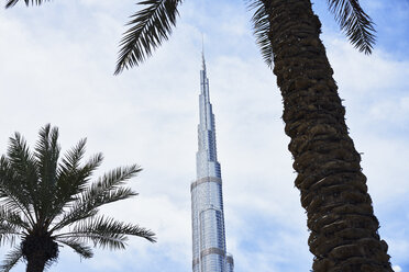 Burj Khalifa skyscraper against cloudy sky - FOLF07320