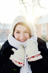 Portrait of young woman wearing knit hat and gloves - FOLF07352