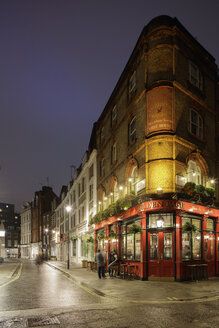 Pub in London bei Nacht - FOLF07394