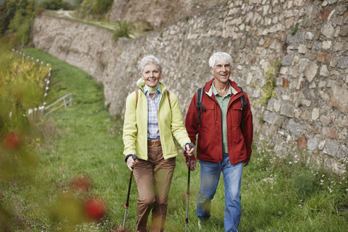 Germany, Rheingau, happy senior couple hiking together - RORF01245