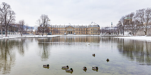 Deutschland, Baden-Württemberg, Stuttgart, Neues Schloss, Eckensee im Winter - WDF04558