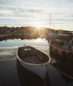 Boot am Kanal vertäut - FOLF07893