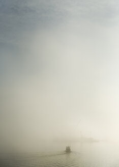 Ferry in fog - FOLF07991