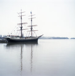 Zweimastschiff im Hafen - FOLF08052