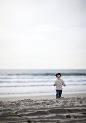 Boy walking on beach - FOLF08093