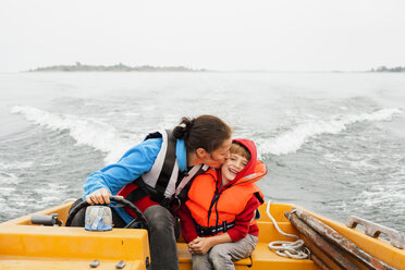 Mother and son on motorboat - FOLF08097