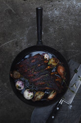 Frying pan with baked ribs - FOLF08101