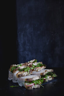 Sandwiches im dunklen Raum - FOLF08122