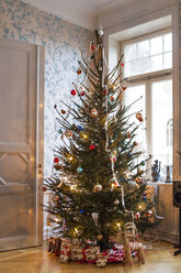 Weihnachtsbaum und Geschenke - FOLF08396