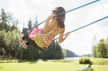 Girl on swing - FOLF08465