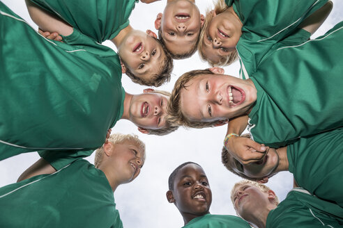 Happy young football players huddling - WESTF24035
