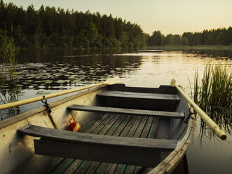 Boat on lake - FOLF08728