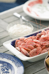 Shrimps und Soße auf dem Tisch - FOLF08985