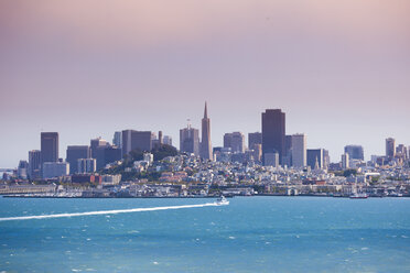 Stadtbild von San Francisco an einem sonnigen Tag - FOLF08994