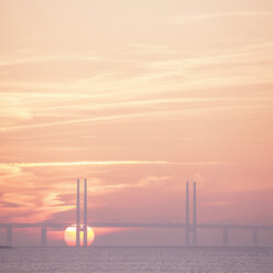 Blick auf die Brücke bei Sonnenuntergang - FOLF09042