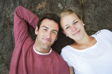 Portrait of couple relaxing on lakeshore - FOLF09153