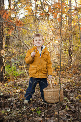 Boy showing chanterelle - FOLF09239