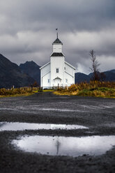 Norway, Lofoten Islands, Gimsoysand, church under cloudy sky - WVF00926