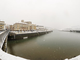 Spain, Basque Country, Zumaia at snowfall - LAF01983