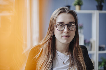 Portrait of young architect wearing glasses - GUSF00599