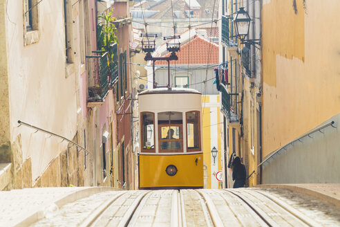 Portugal, Lisbon, Bairro Alto, Elevador da Gloria, yellow cable railways - TAMF01015