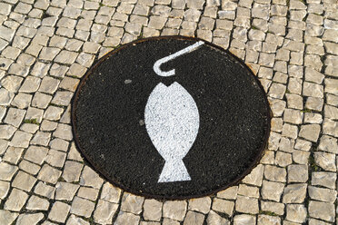 Portugal, Lisbon, fishing sign on the ground - TAMF01016