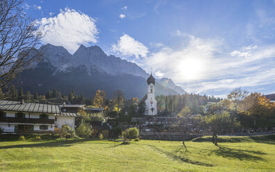 Deutschland, Garmisch-Partenkirchen, Grainau, Pfarrkirche St. Johannes der Täufer - PVCF01302