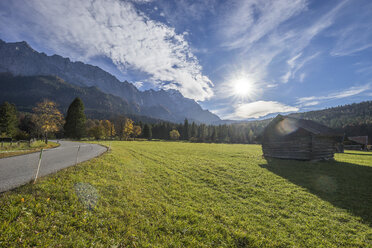 Germany, Bavaria, Garmisch-Partenkirchen, Grainau, Wetterstein mountains with Waxenstein in autumn - PVCF01304