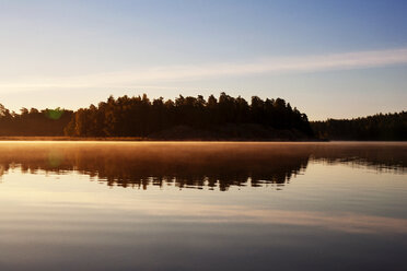 Beschauliche Szene mit See und Wald - CAVF35164