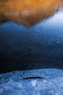 Norwegen, Lofoten-Inseln, gefrorenes Wasser - WVF01058