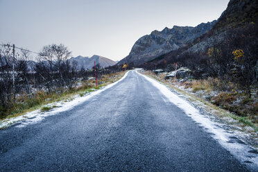 Norway, Lofoten Islands, empty country road - WVF01077