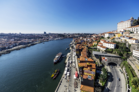 Portugal, Porto, Stadtansicht mit Douro-Fluss, lizenzfreies Stockfoto