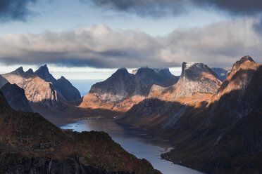 Norwegen, Lofoten, Reine, Blick von Reinebringen - WVF01094