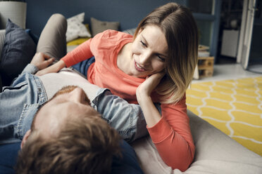 Happy couple at home talking and listening to each other - KNSF03720