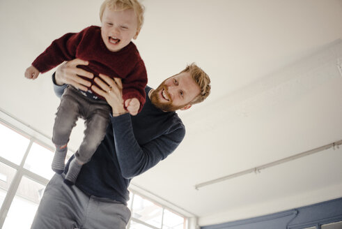 Father and baby son having fun together at home - KNSF03777